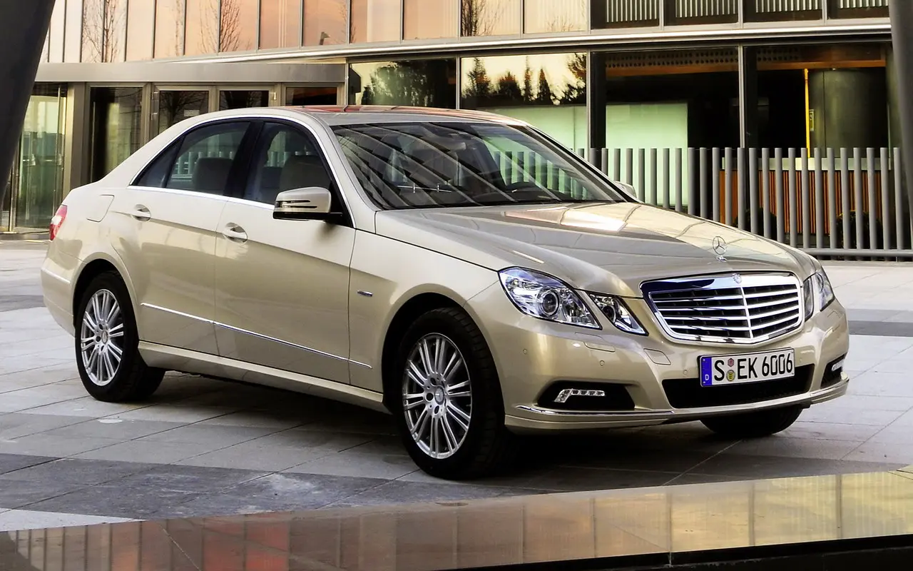 Mercedes-Benz  E 250 CGI BlueEFFICIENCY Elegance 0