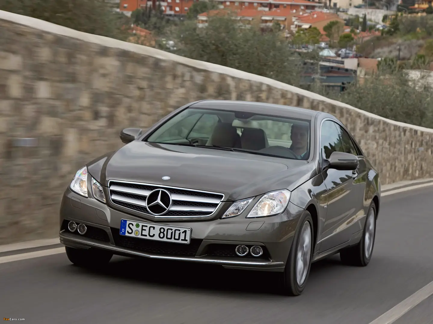 Mercedes-Benz  E 250 CGI BlueEFFICIENCY Dynamic 0