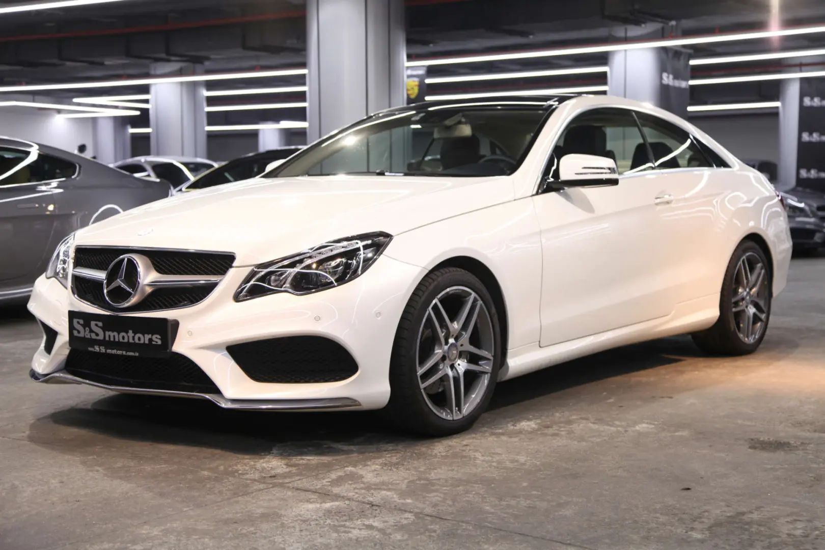 Mercedes-Benz  E 250 CGI Premium 4