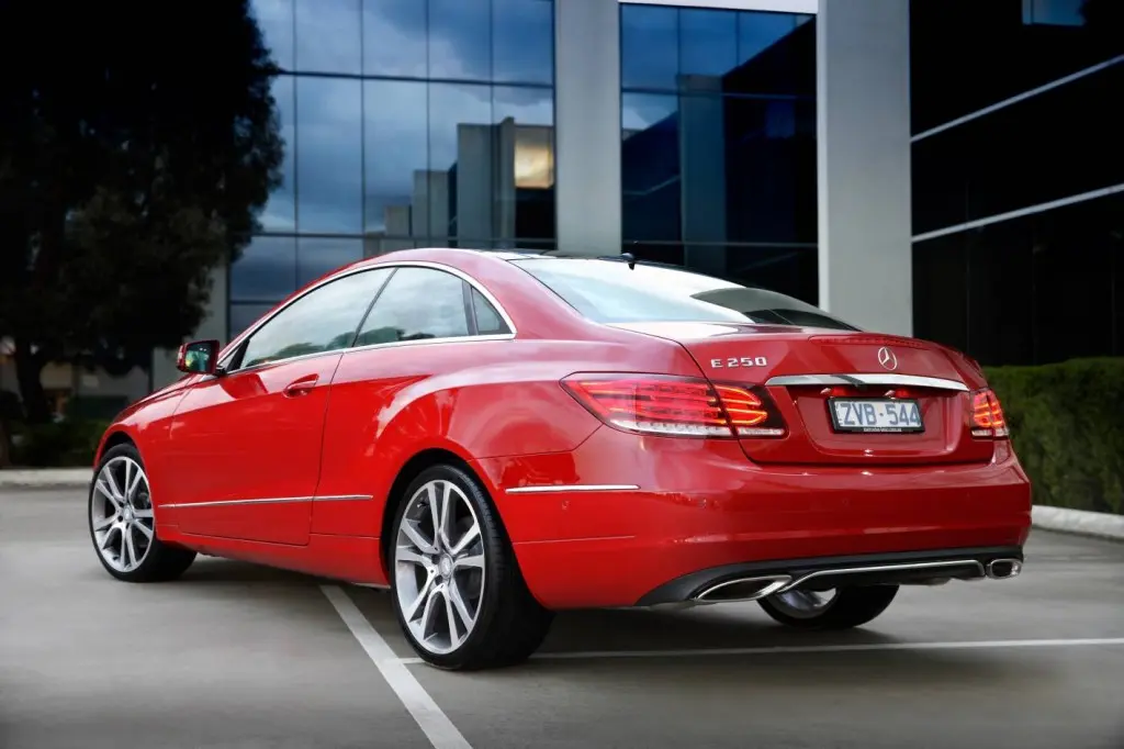 Mercedes-Benz  E 250 CGI Premium 6