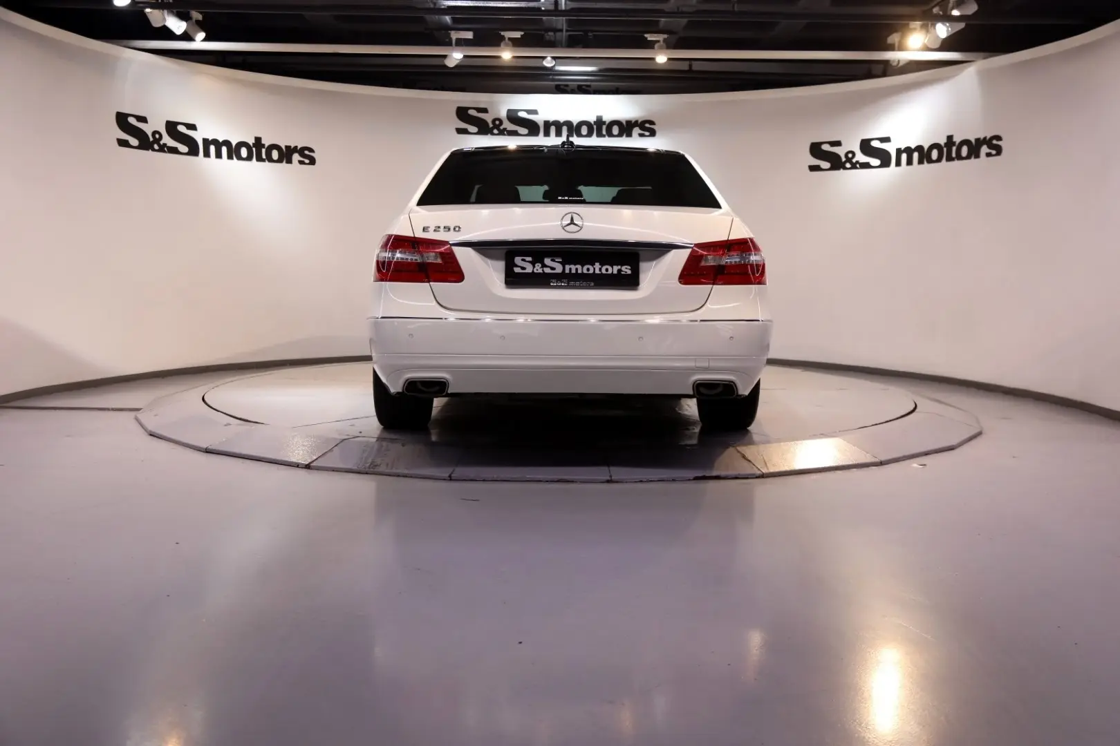 Mercedes-Benz  E 250 CGI Premium Otomatik 3