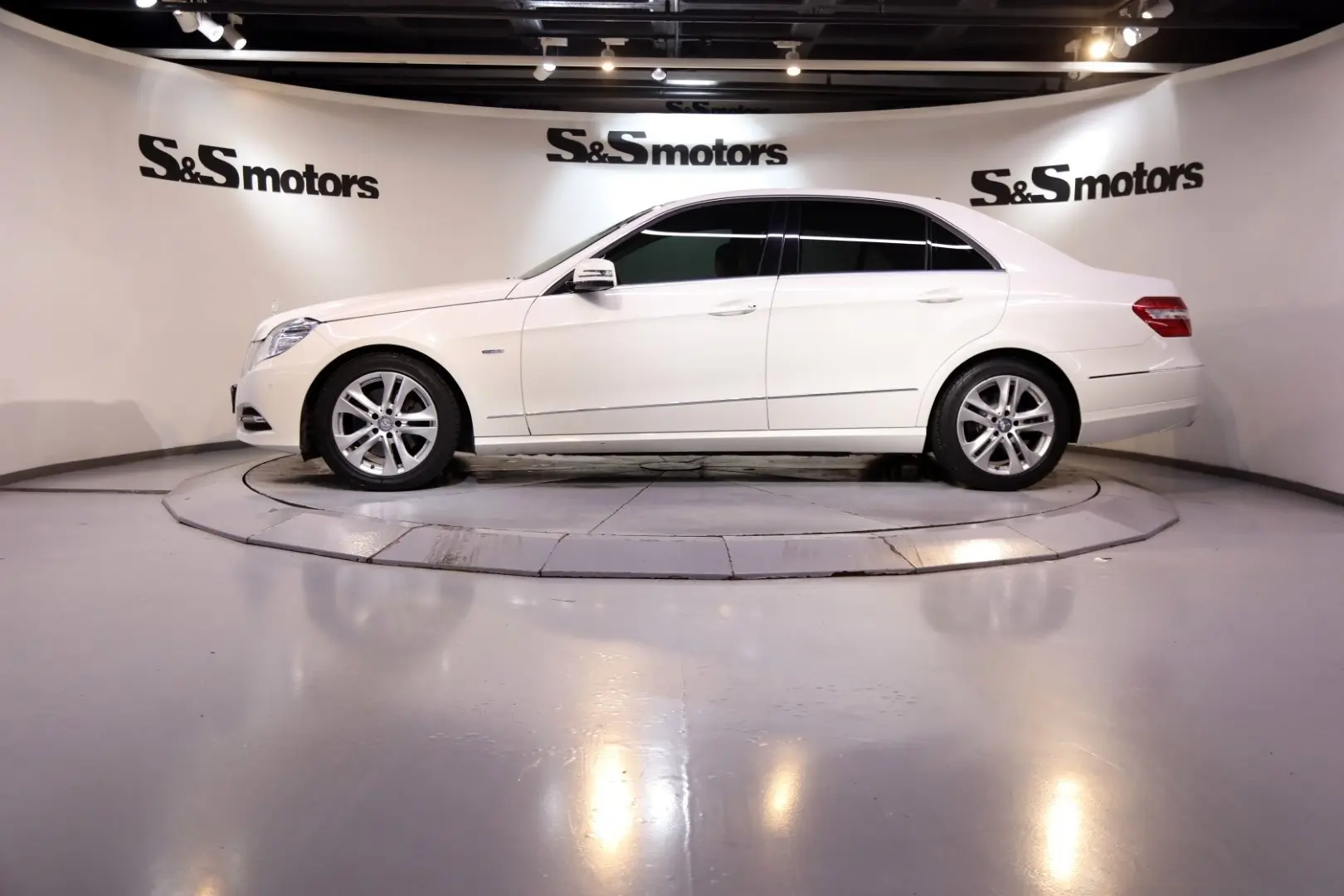 Mercedes-Benz  E 250 CGI Premium Otomatik 4