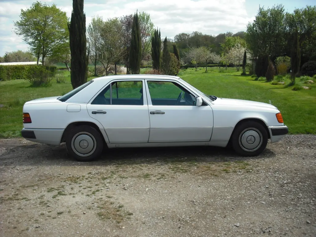 Mercedes-Benz  E 250 D 2