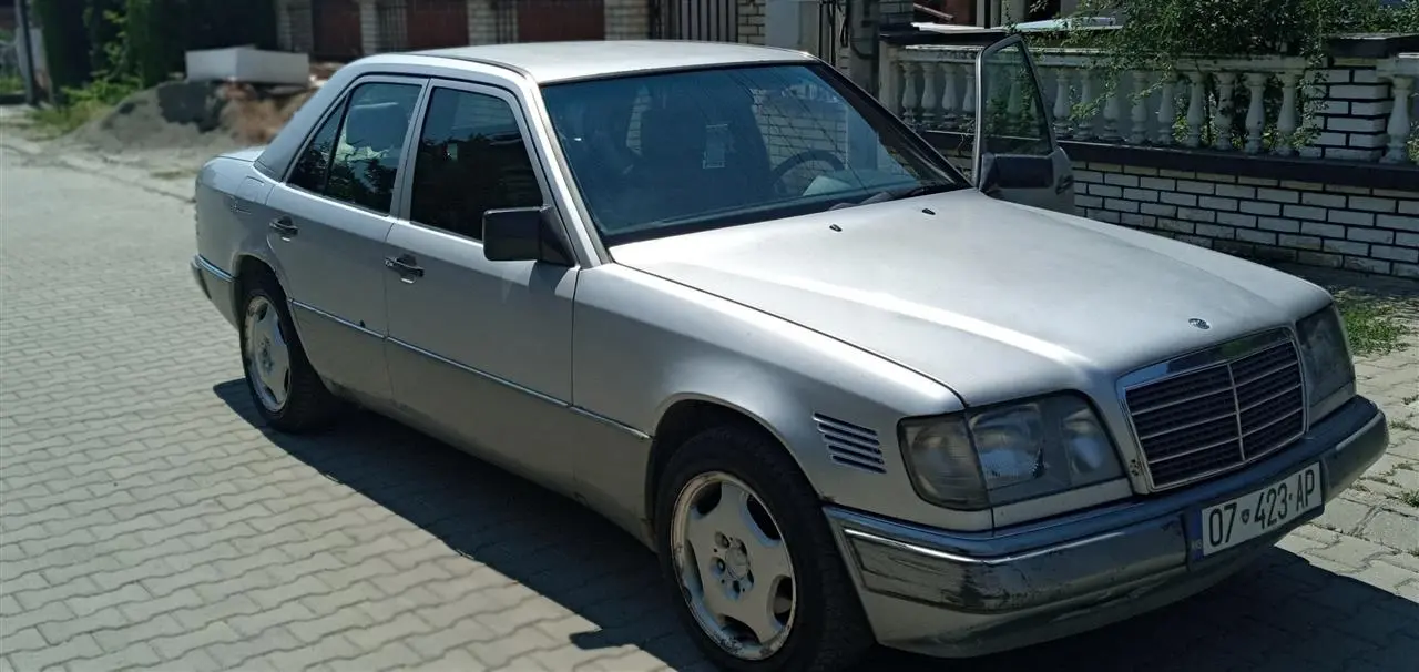 Mercedes-Benz  E 250 D Avantgarde 2
