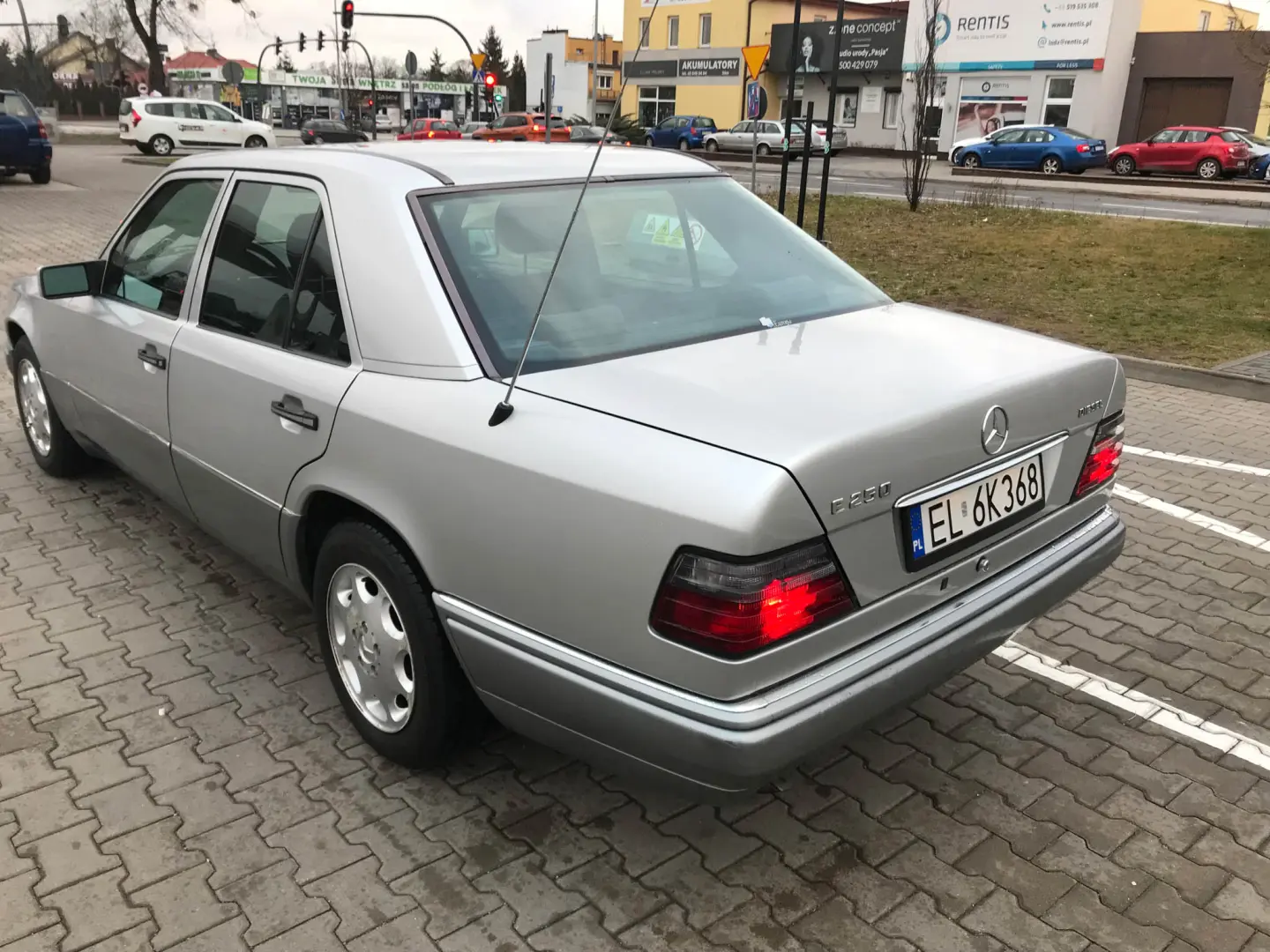 Mercedes-Benz  E 250 D Classic 6