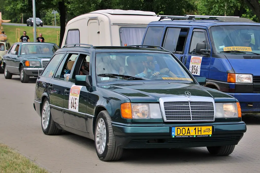 Mercedes-Benz  E 250 TD 3
