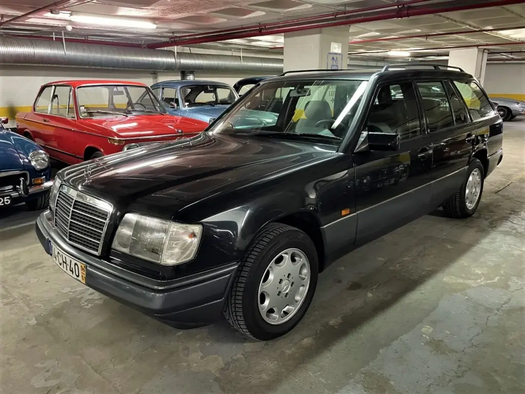 Mercedes-Benz  E 250 TD 2
