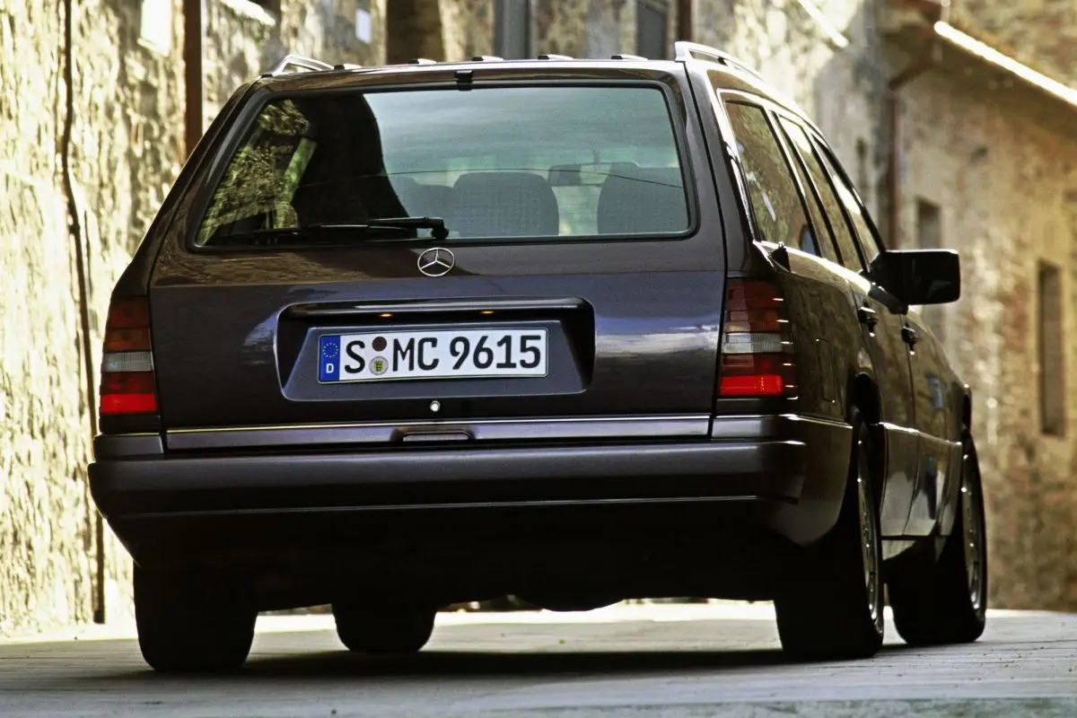 Mercedes-Benz  E Estate 250 TD 2