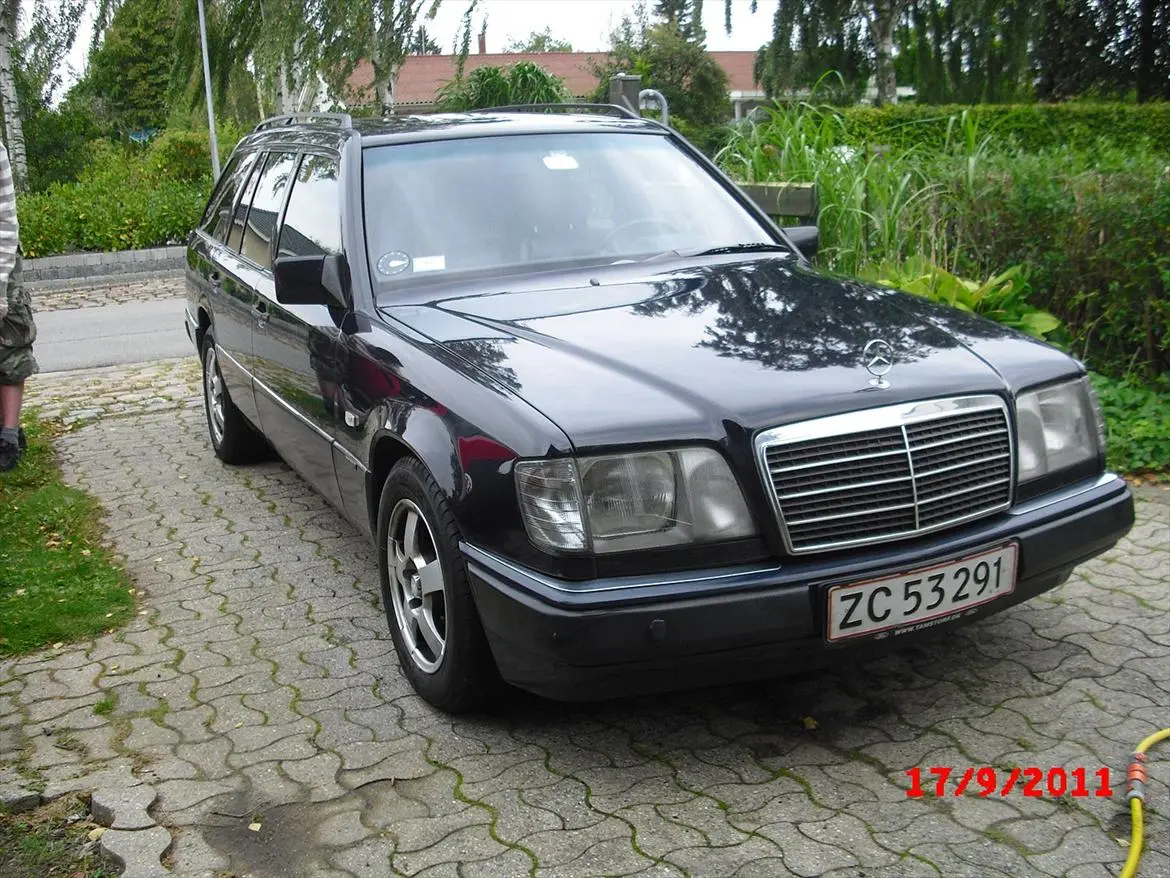 Mercedes-Benz  E 250 TD 5