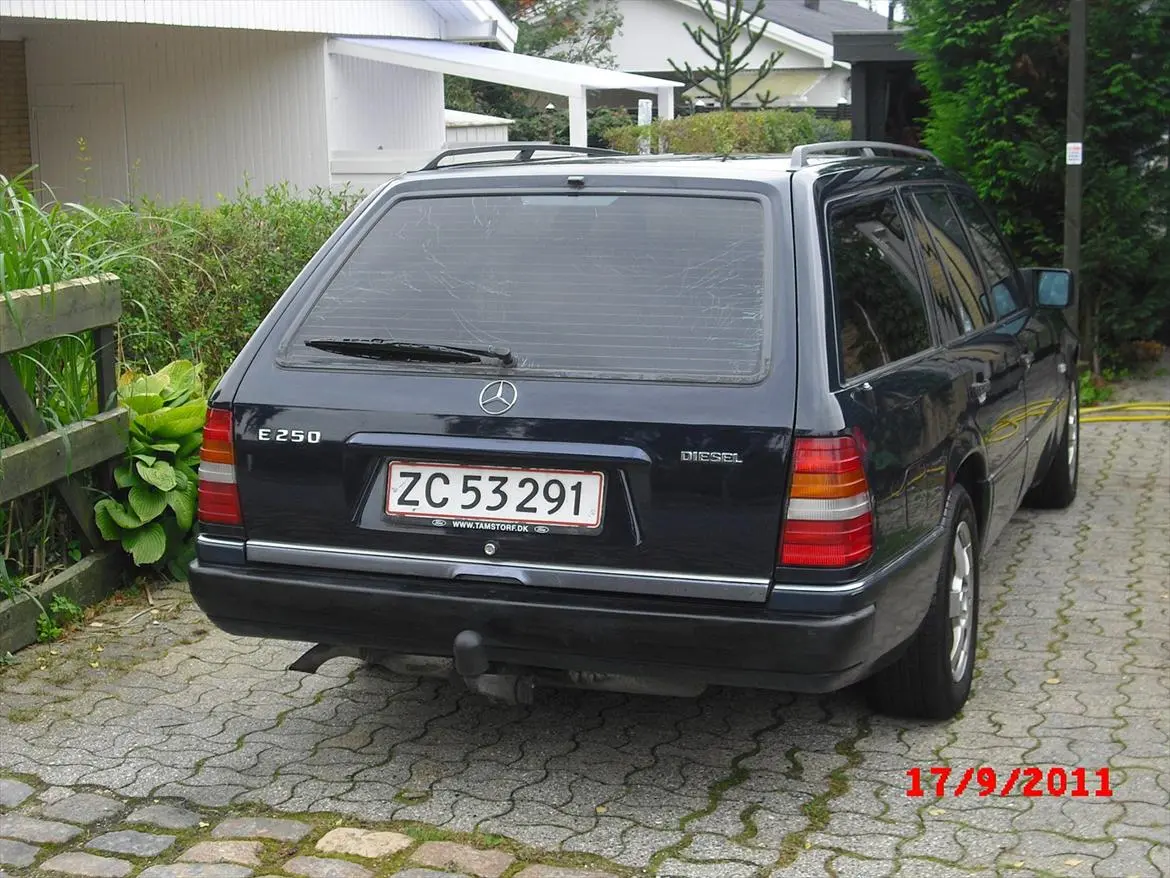 Mercedes-Benz  E 250 TD 7