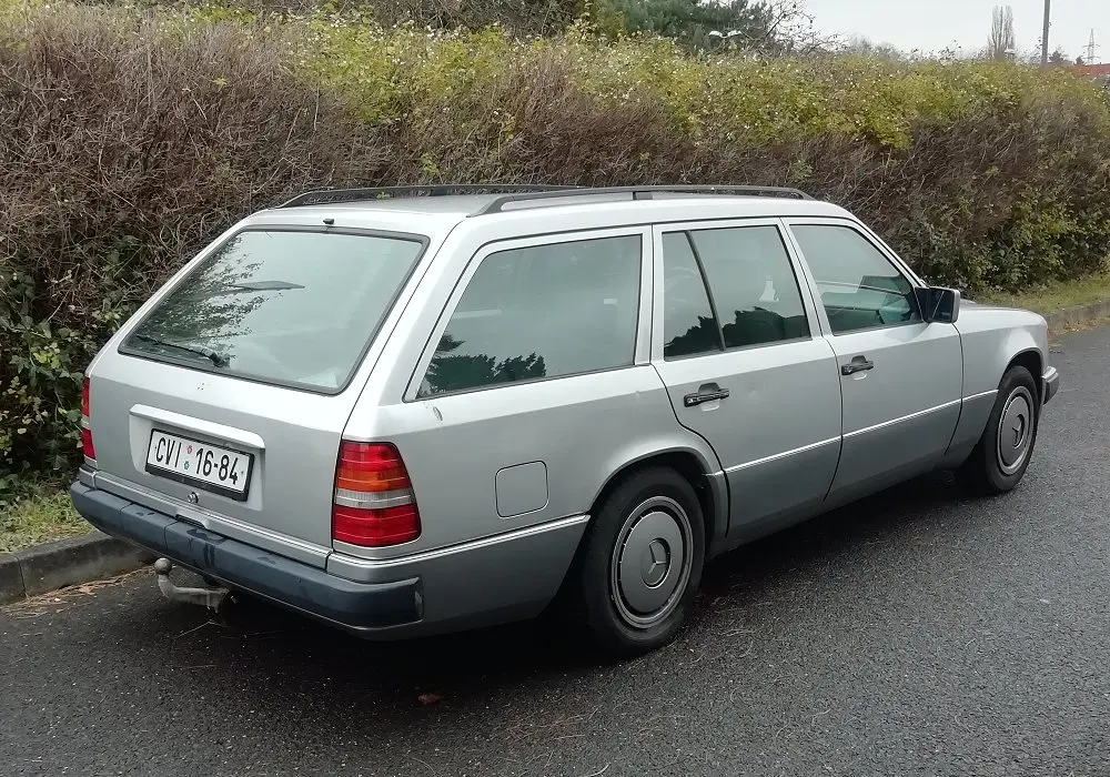 Mercedes-Benz  E 250 TD 1