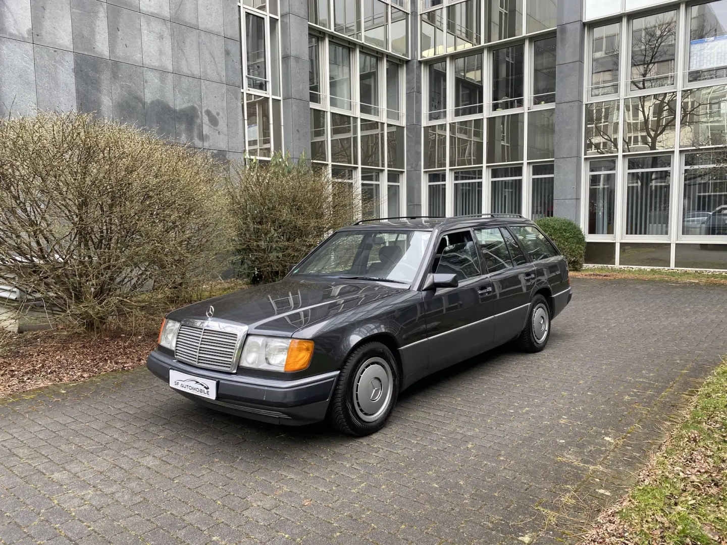 Mercedes-Benz  E 250 TD 3