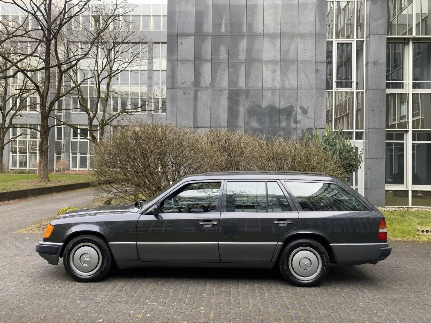 Mercedes-Benz  E 250 TD 4
