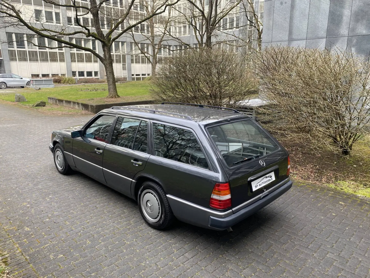 Mercedes-Benz  E 250 TD 5