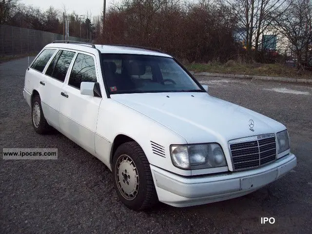 Mercedes-Benz  E 250 TD 3