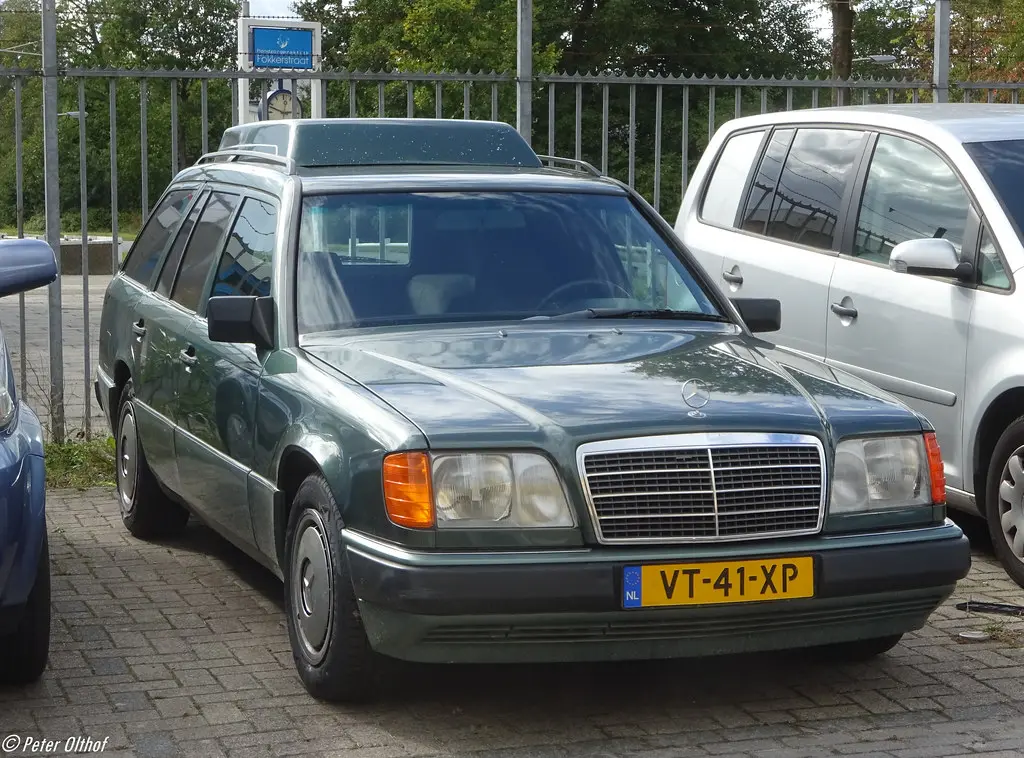 Mercedes-Benz  E 250 TD 6