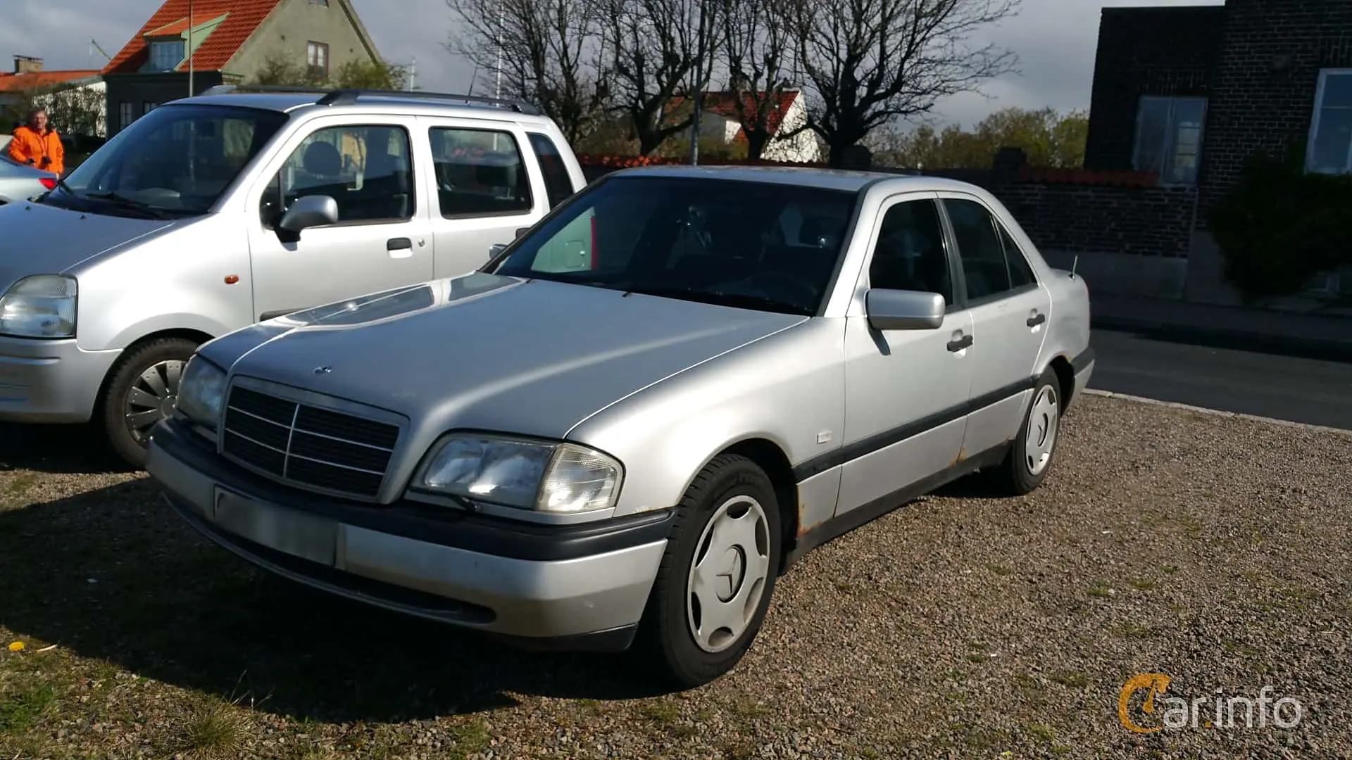 Mercedes-Benz  E 250 TD Classic 2