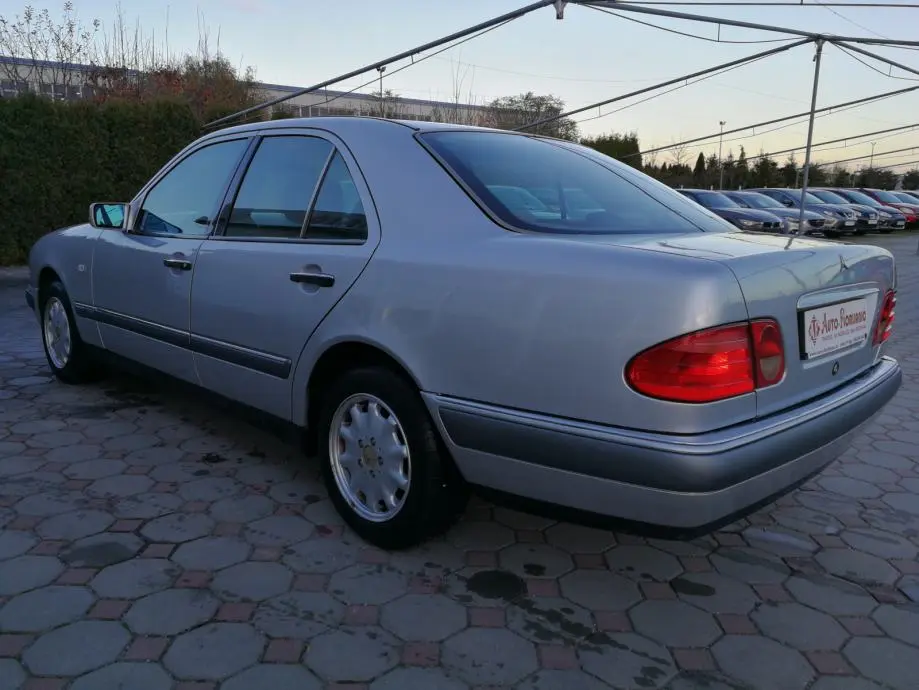 Mercedes-Benz  E 250 TD Elegance 2