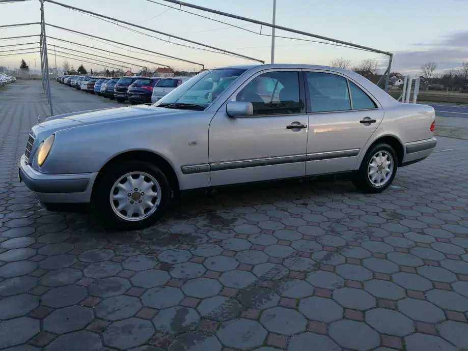 Mercedes-Benz  E 250 TD Elegance 3