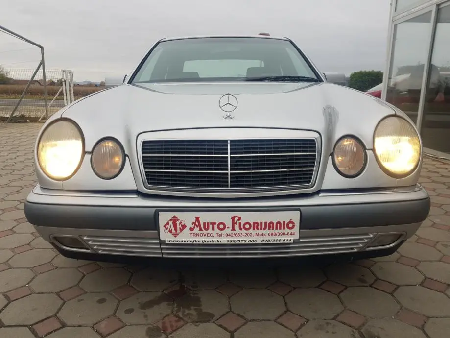 Mercedes-Benz  E 250 TD Elegance 4