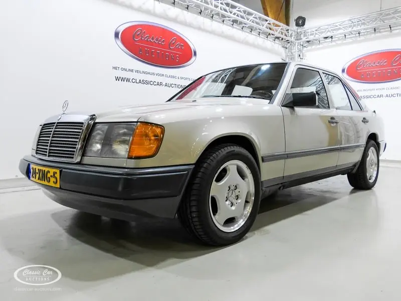 Mercedes-Benz  E 260 E 3