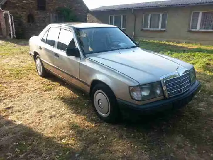Mercedes-Benz  E 260 E 5