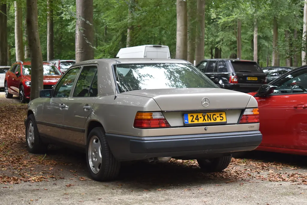 Mercedes-Benz  E 260 E 6