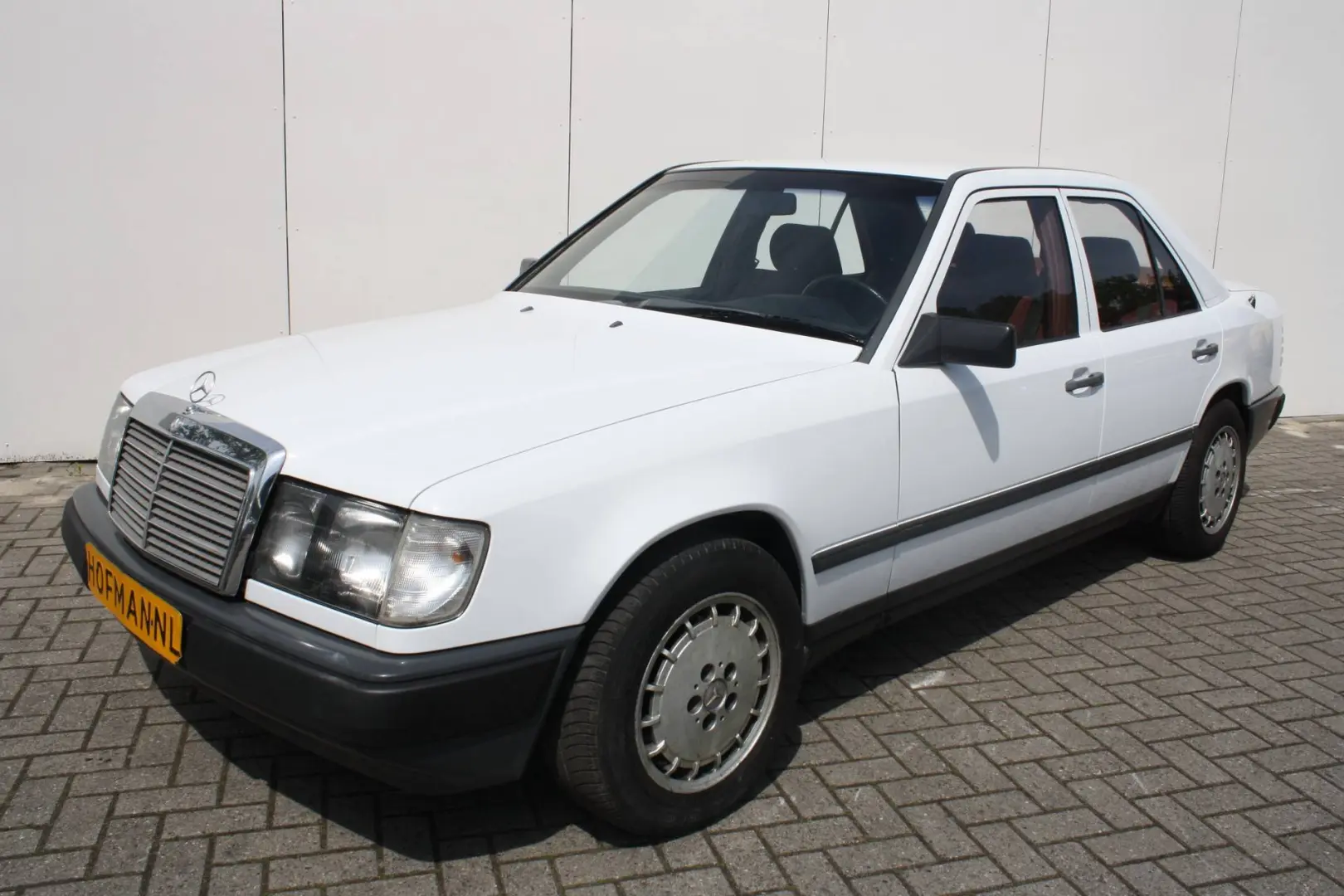 Mercedes-Benz  E 260 E 6