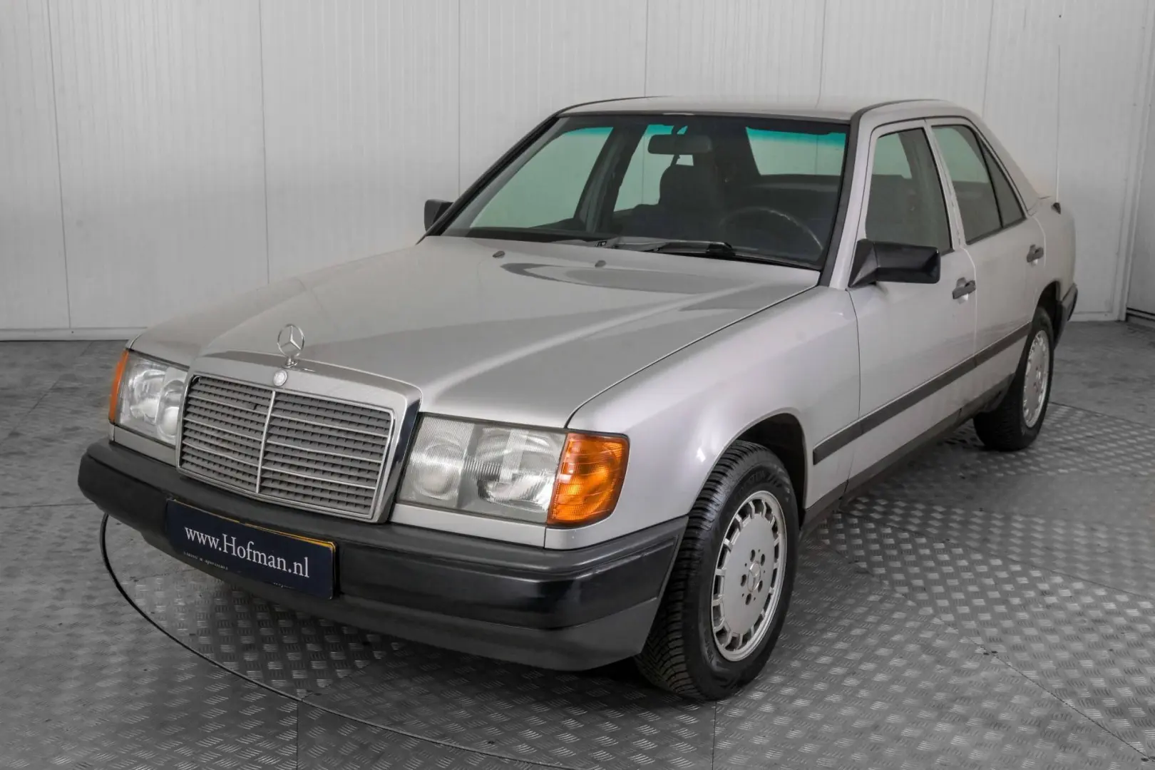 Mercedes-Benz  E 260 E 6