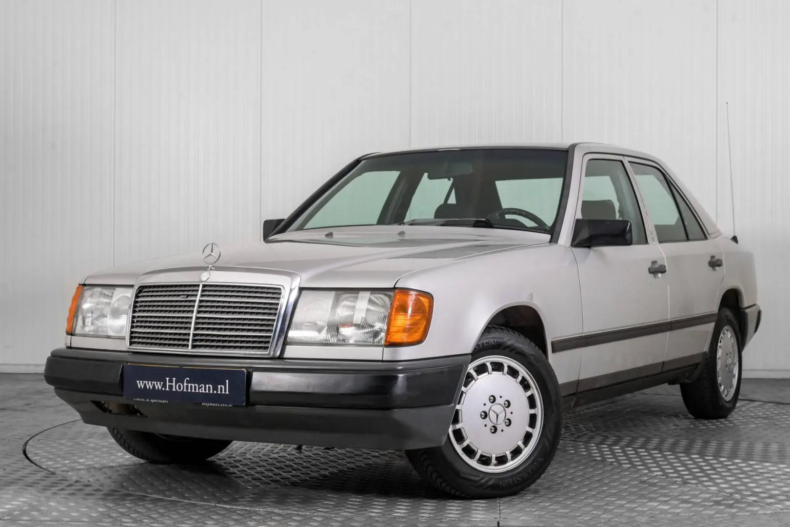 Mercedes-Benz  E 260 E 5