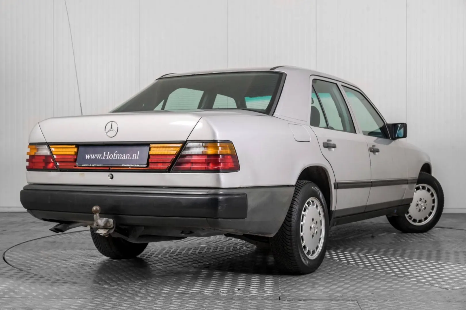 Mercedes-Benz  E 260 E 6