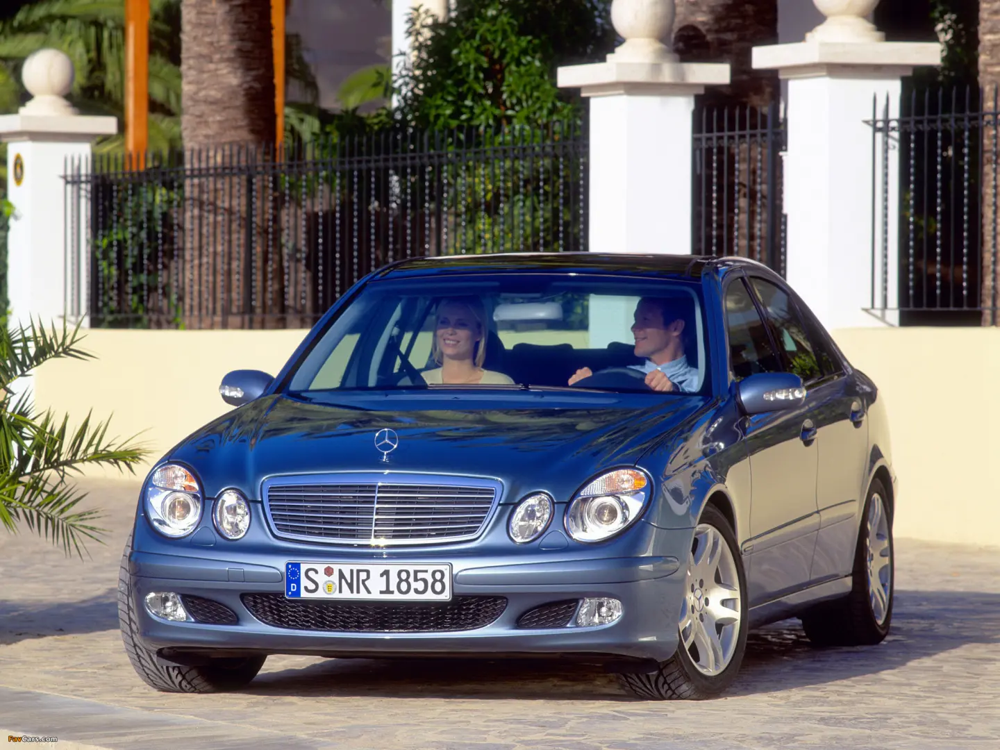 Mercedes-Benz  E 270 CDI Elegance 0