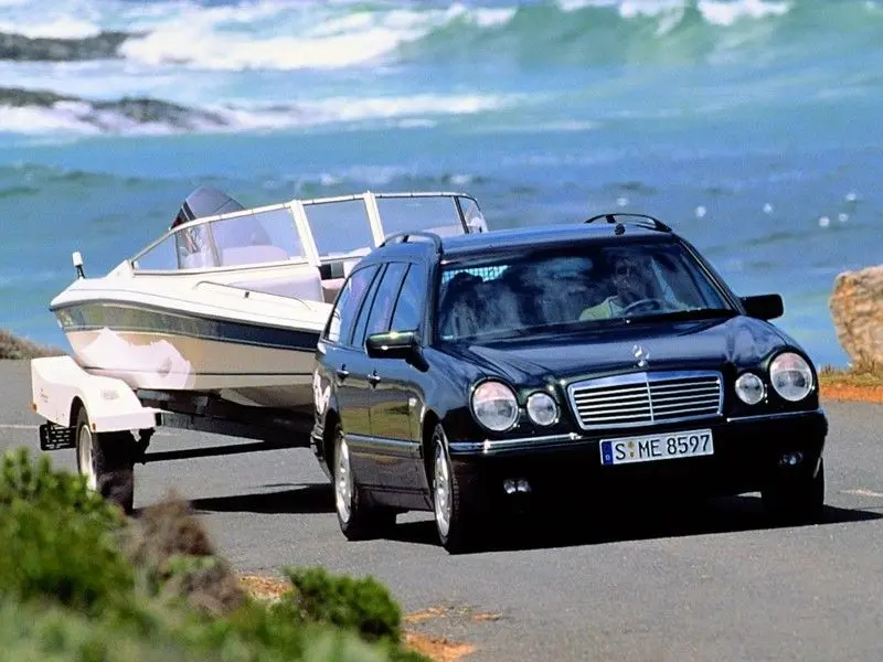 Mercedes-Benz  E 280 4Matic Avantgarde 6