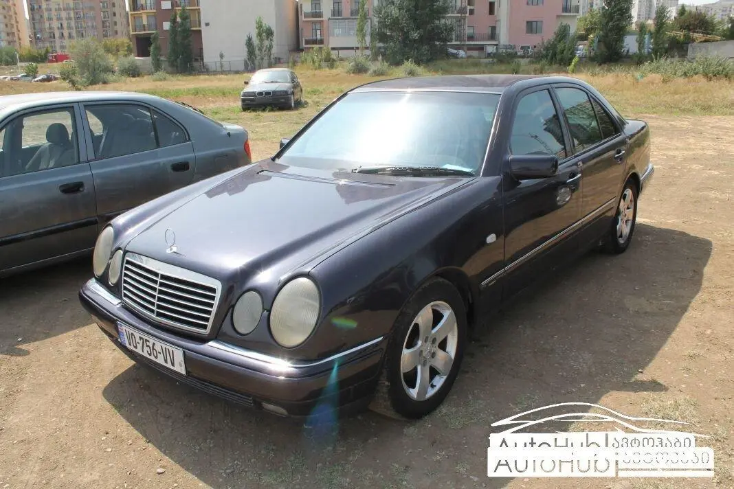 Mercedes-Benz  E 280 Classic 2