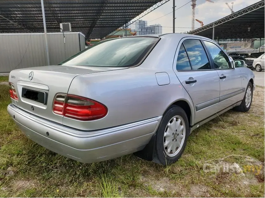 Mercedes-Benz  E 280 Avantgarde 2