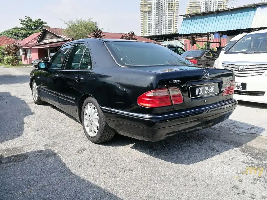 Mercedes-Benz  E 280 Avantgarde 7