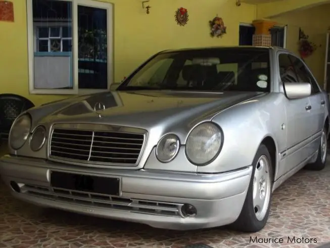 Mercedes-Benz  E 280 Elegance 2
