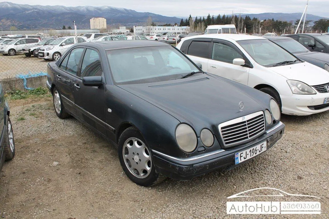 Mercedes-Benz  E 280 Classic 5