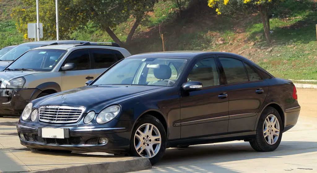 Mercedes-Benz  E 280 Elagence 4