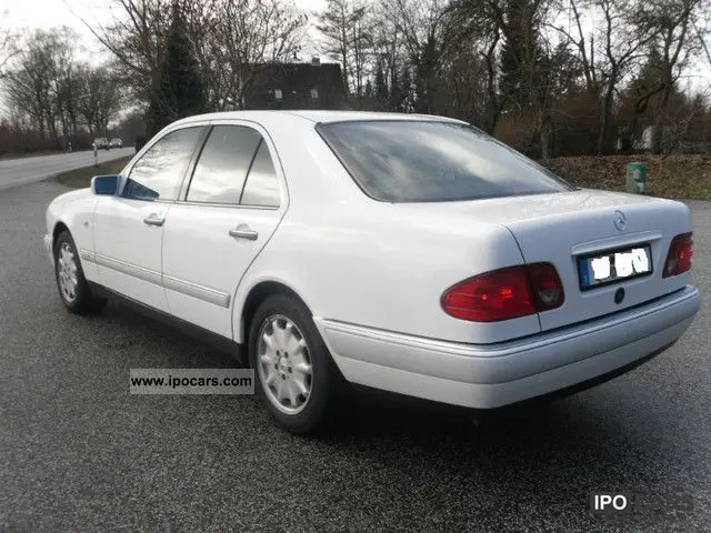 Mercedes-Benz  E 280 Elegance 1