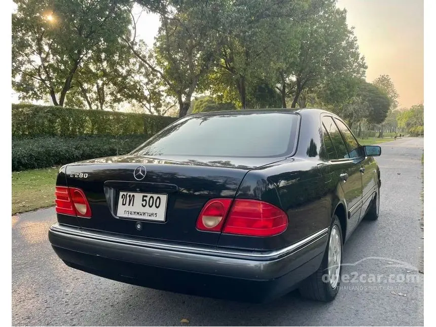 Mercedes-Benz  E 280 Elegance 7