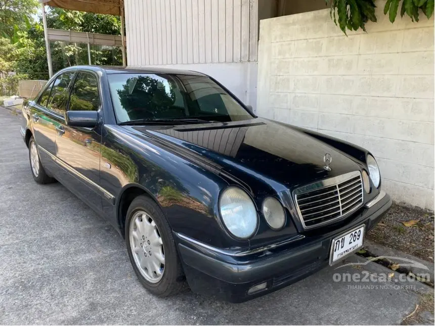 Mercedes-Benz  E 280 Elegance 2
