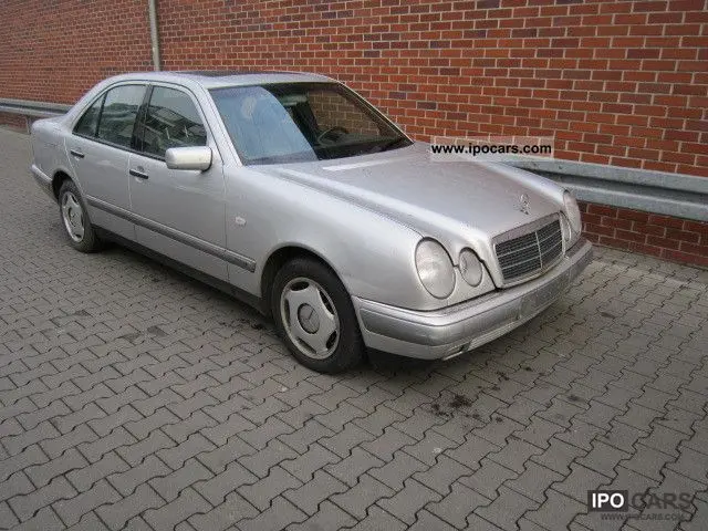 Mercedes-Benz  E 290 TD Elegance 2