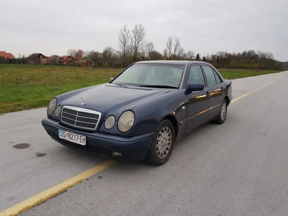 Mercedes-Benz  E 290 TD Classic 4