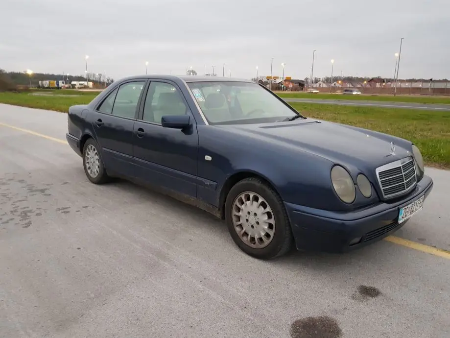 Mercedes-Benz  E 290 TD Classic 5