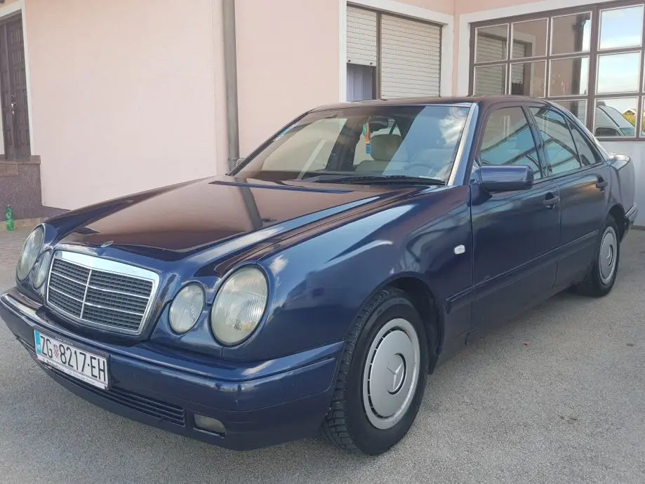 Mercedes-Benz  E 290 TD Classic 6