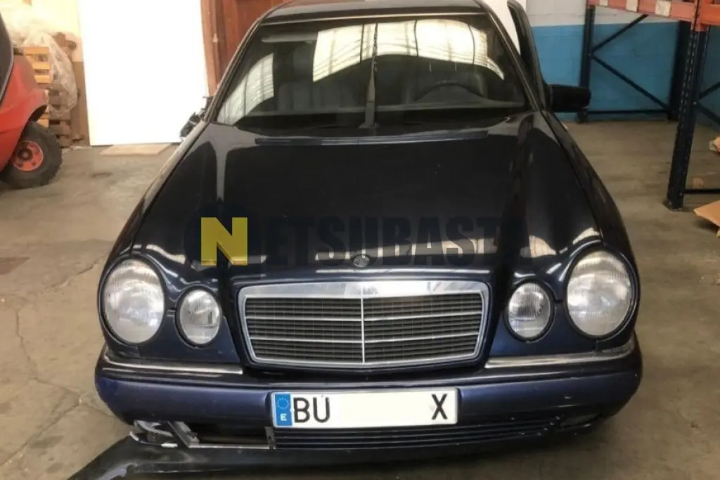 Mercedes-Benz  E 290 TD Classic 6
