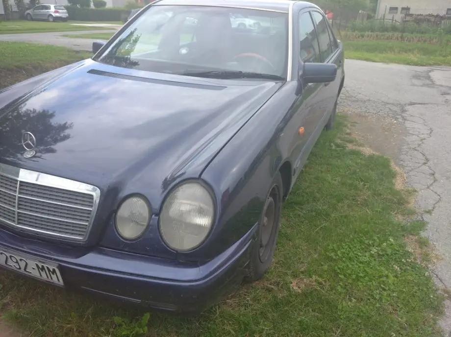 Mercedes-Benz  E 290 TD Classic 7