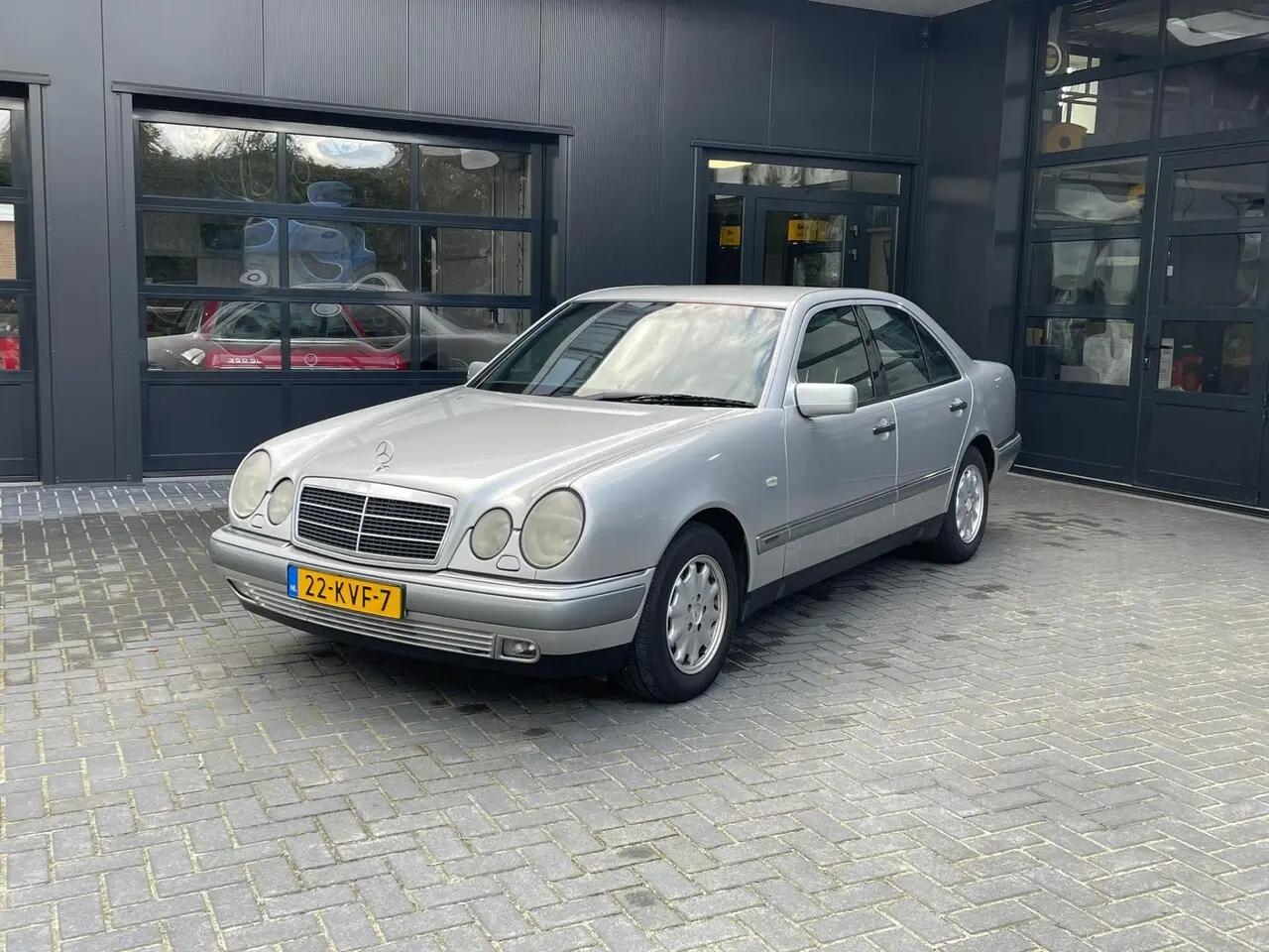 Mercedes-Benz  E 290 TD Elegance 7