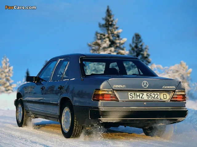 Mercedes-Benz  E 300 4Matic 3